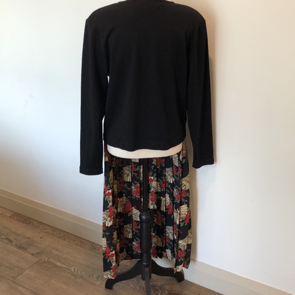 Susan Bristol VTG sweater pleated skirt set holiday  with floral red black SZ 10 - Picture 8 of 16